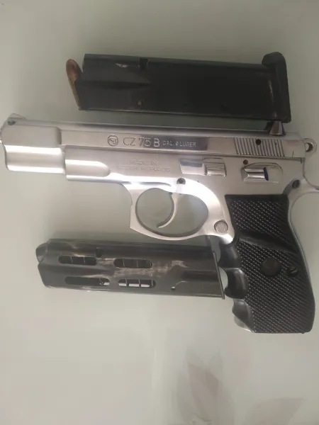 Poli̇s Emekli̇si̇nden Cz 75 B