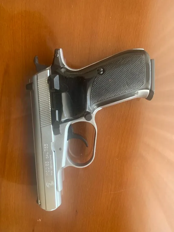 Emekli̇ Kamu Görevli̇si̇nden Az Kullanilmiş Temi̇z Cz 83 Tabanca - 2