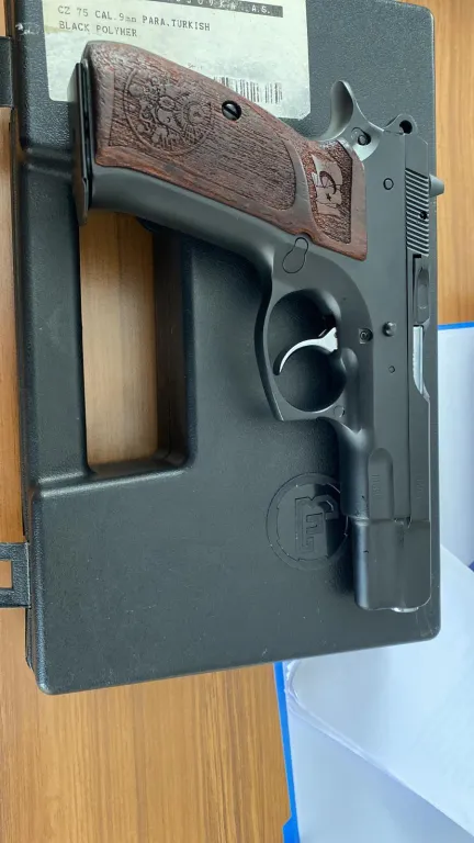 Kamu Görevli̇si̇nden Az Kullanilmiş Yeni̇ Boyanmiş Temi̇z Cz75 B - 2