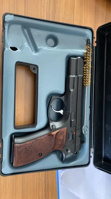 Kamu Görevli̇si̇nden Az Kullanilmiş Yeni̇ Boyanmiş Temi̇z Cz75 B