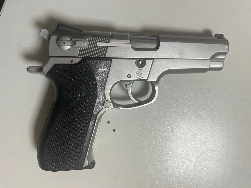 Smith Wesson 5906 - 1