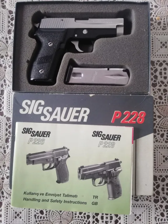 Sig Sauer P228 - 2
