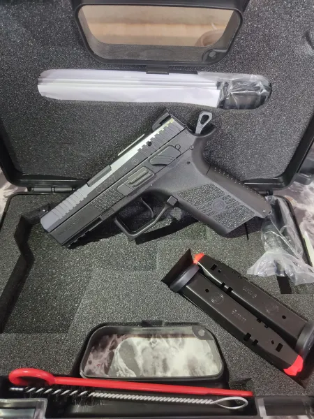 Cz P 07 Hem Horozlu Hem Poli̇mer