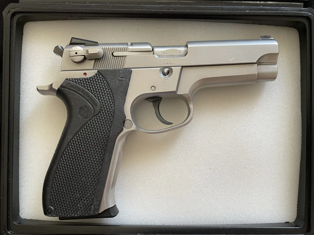 Smith Wesson 5906 - 1