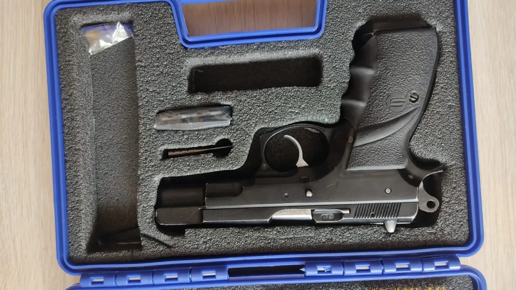 C Z 75 B Emni̇yet Mensubundan Çok Temi̇z - 2