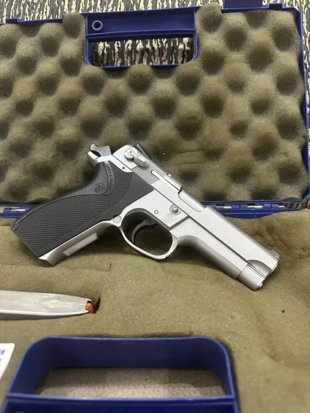 5906 Smith Wesson