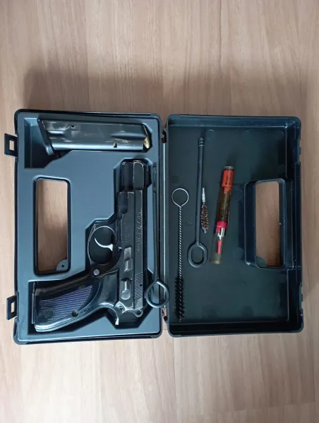Poli̇s Memurundan Temi̇z Cz 75 B