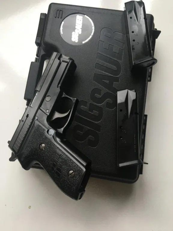 Sig Sauer P229 - 1