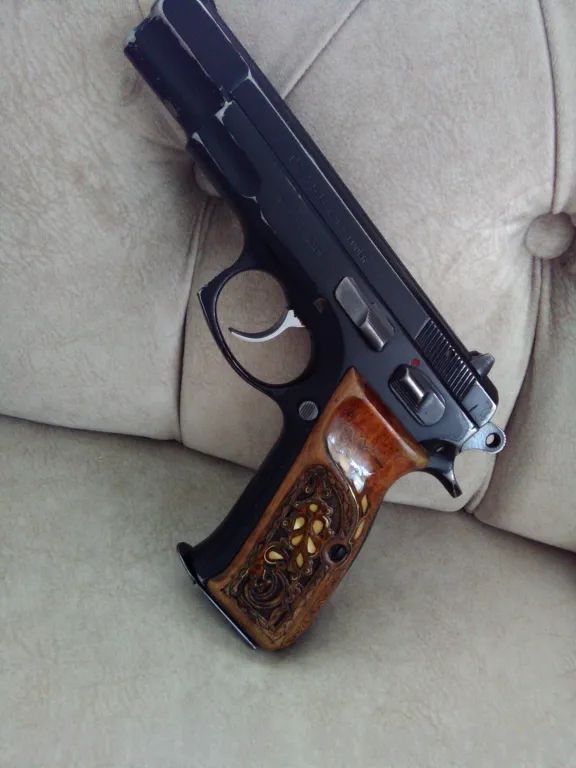 CZ75 CAN DİR..KİMSE YARİYOLDA KALMAZ