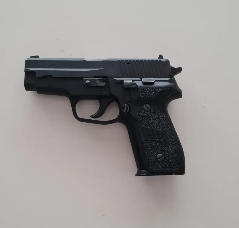 Sig Sauer P228 - 2