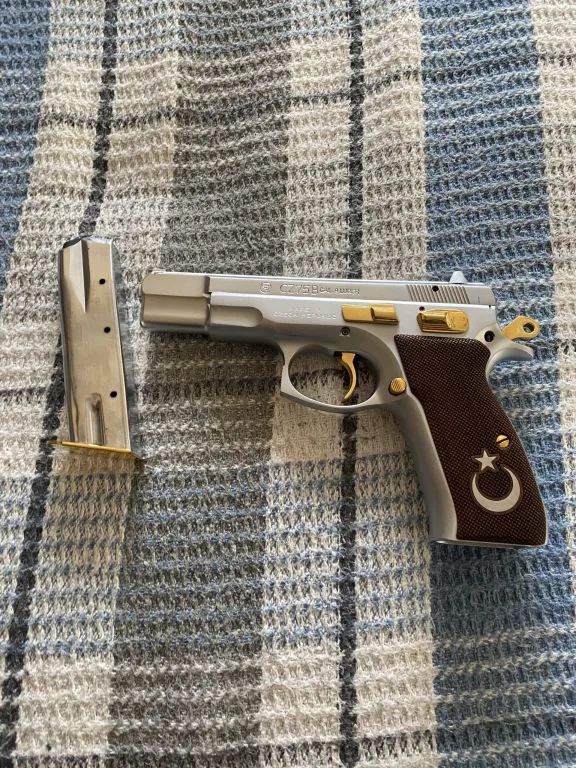 Kamu Personelinden Düğün Sebebiyle Satılık Tertemiz Krom Altın Kaplama Taşıma Ruhsatlı Cz75B - 2