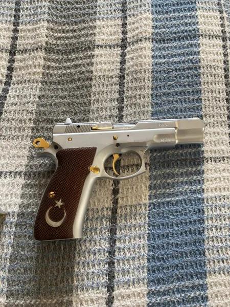 Kamu Personelinden Düğün Sebebiyle Satılık Tertemiz Krom Altın Kaplama Taşıma Ruhsatlı Cz75B