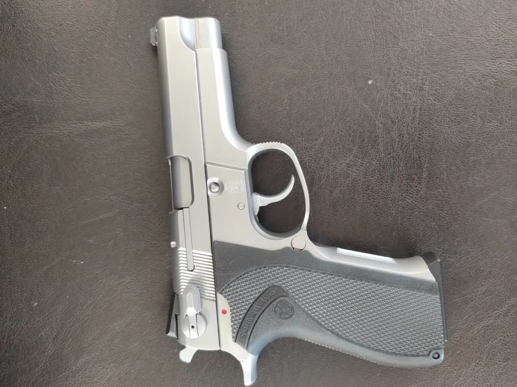 Smit Wesson 5906 - 2