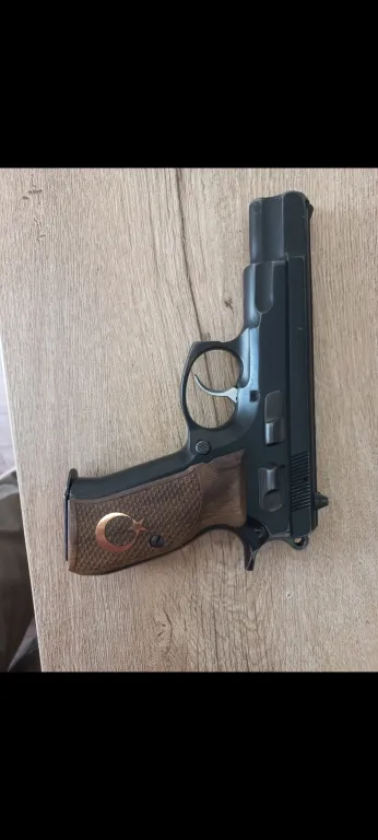 Kamu Görevlisi Den Tertemiz Cz75
