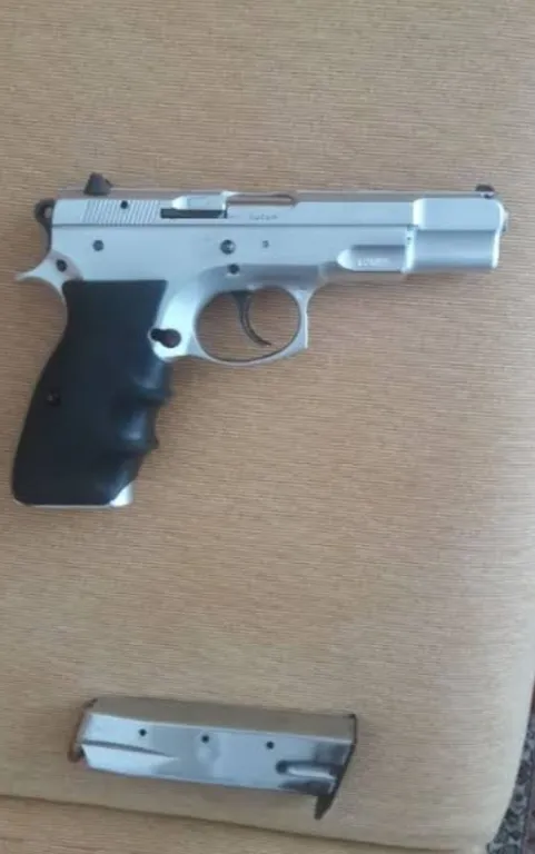 Polis Memurundan Cz Silah - 1