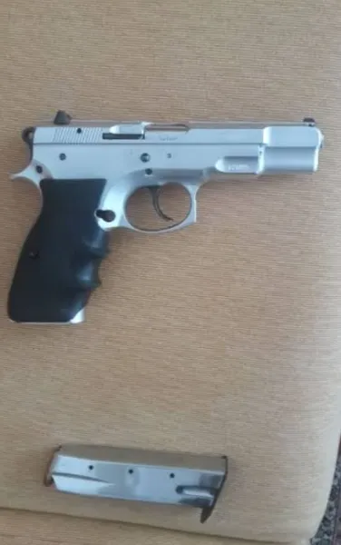 Polis Memurundan Cz Silah