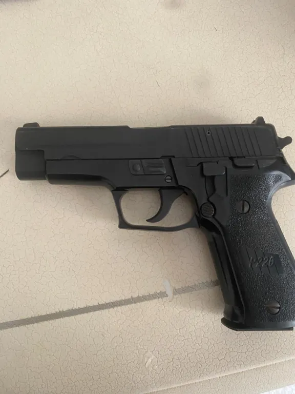 Sig Sauer P226 - 1