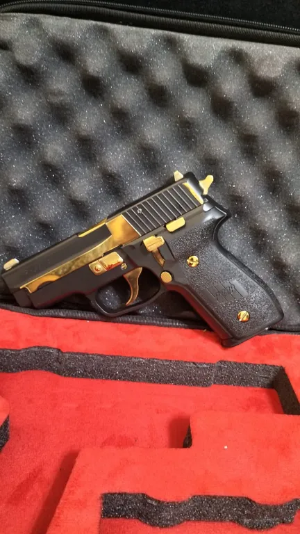 Si̇g Sauer Taşimasi Rahat Piril Piril Bi̇r Tabanca - 3