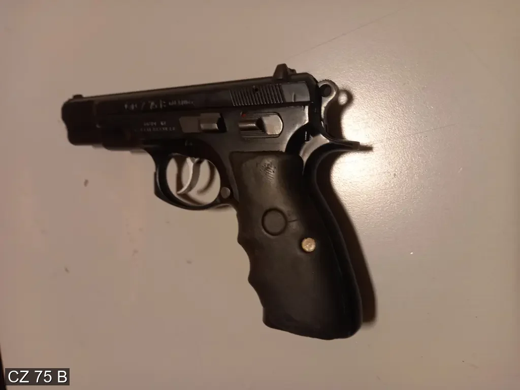 CZ 75 B - 6