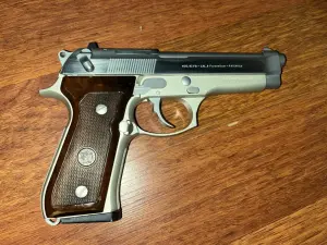 Satılık beretta 92-fs sıfır ayarında  çift şarjörlü taşıma ruhsatlı