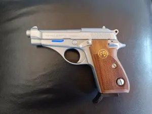 Temiz mod 70 düğmeli beretta