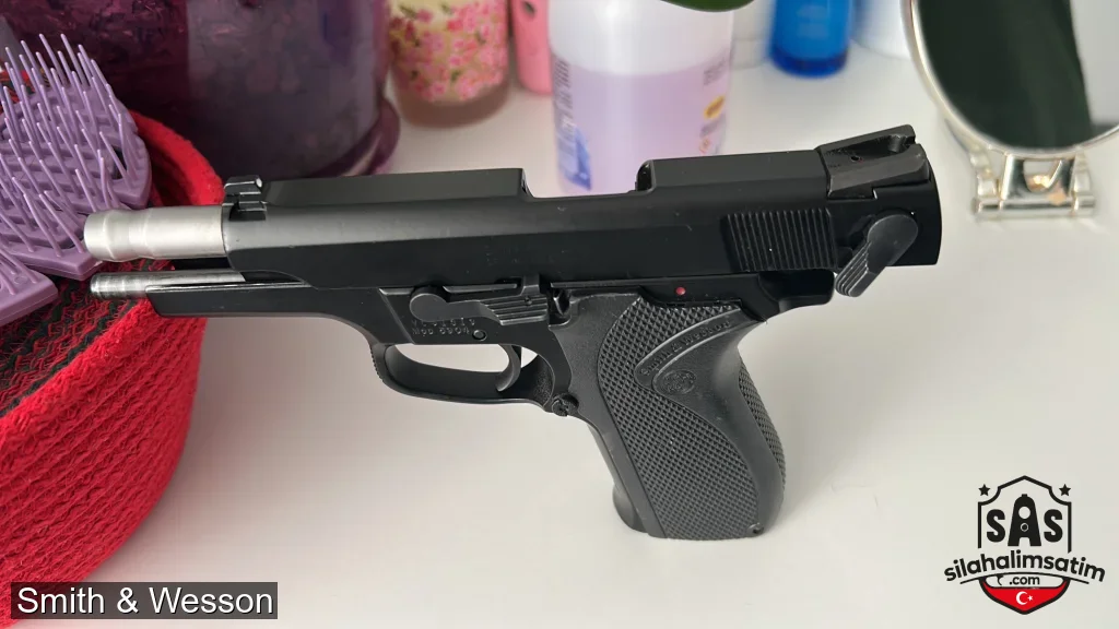 Smith & Wesson - 2