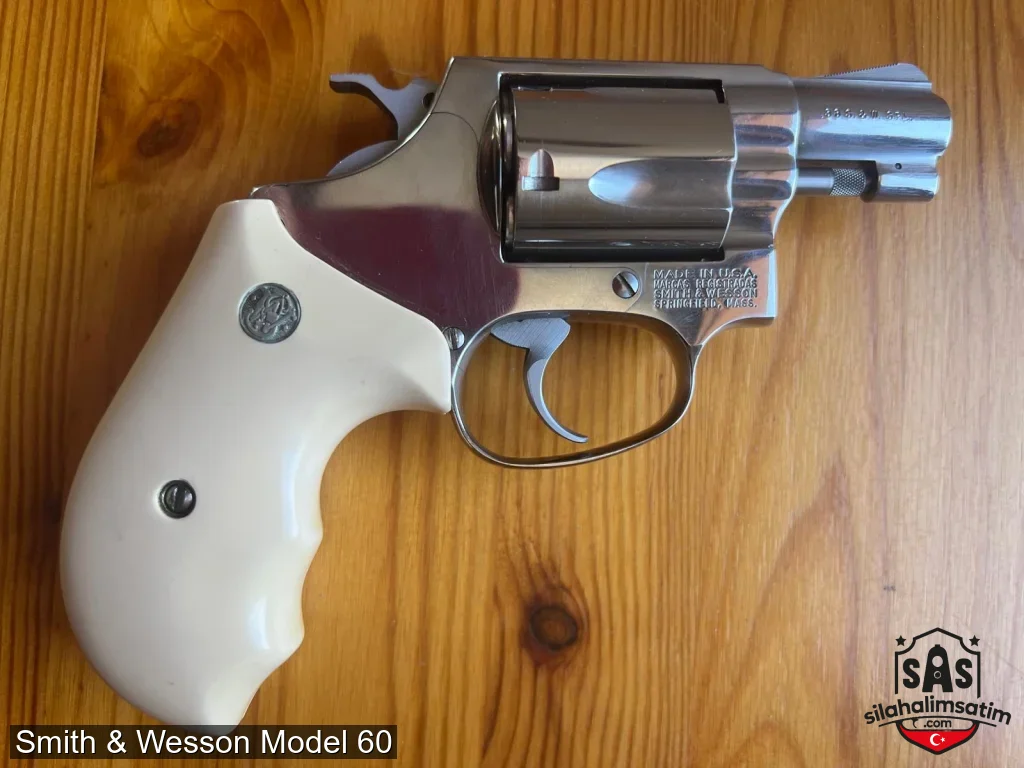 Smith & Wesson Model 60 - 1