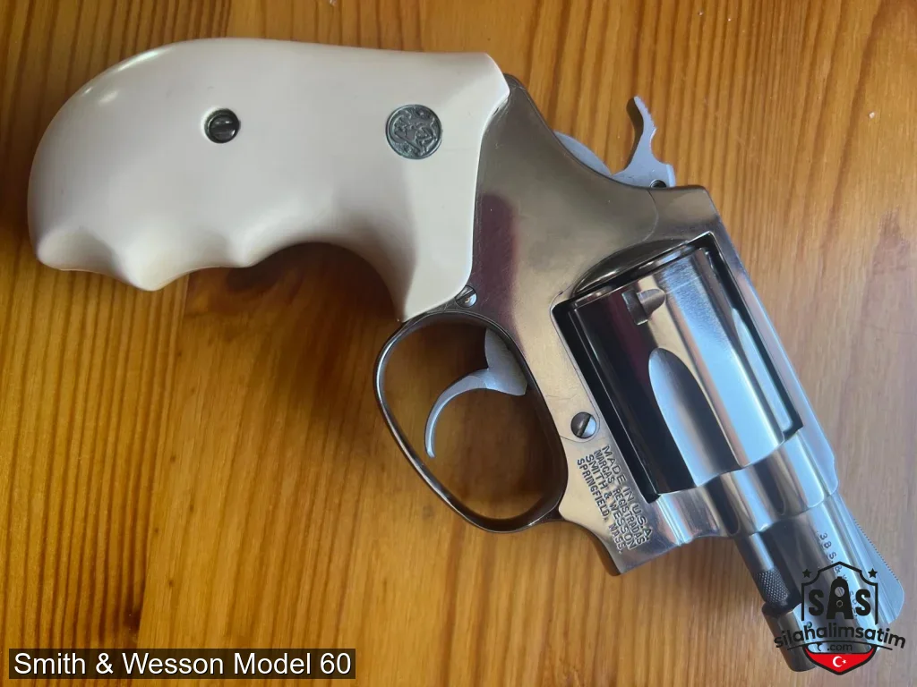 Smith & Wesson Model 60 - 2