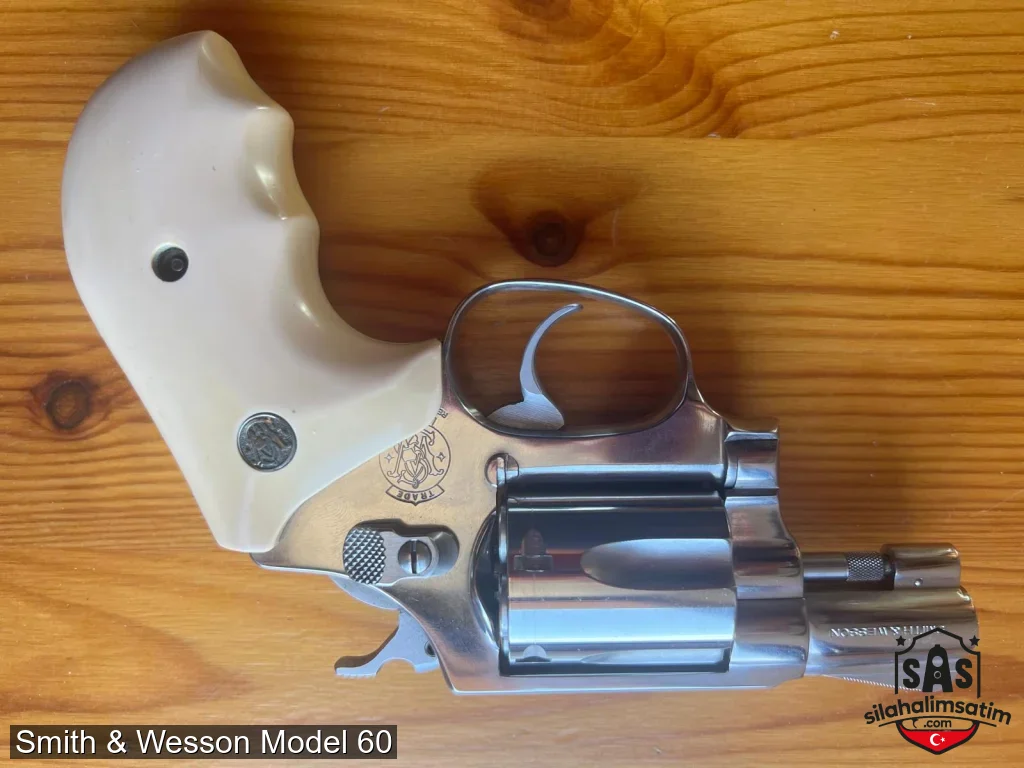 Smith & Wesson Model 60 - 4