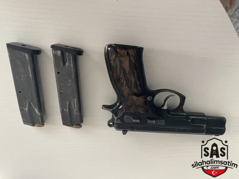 Polis memurundan satlık CZ75 B