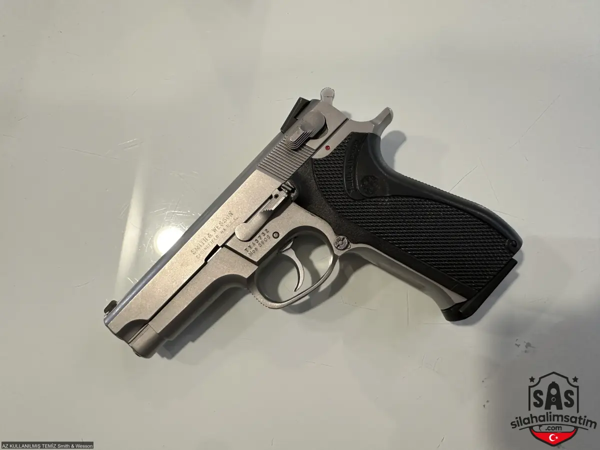 AZ KULLANILMIŞ TEMİZ Smith & Wesson - 1