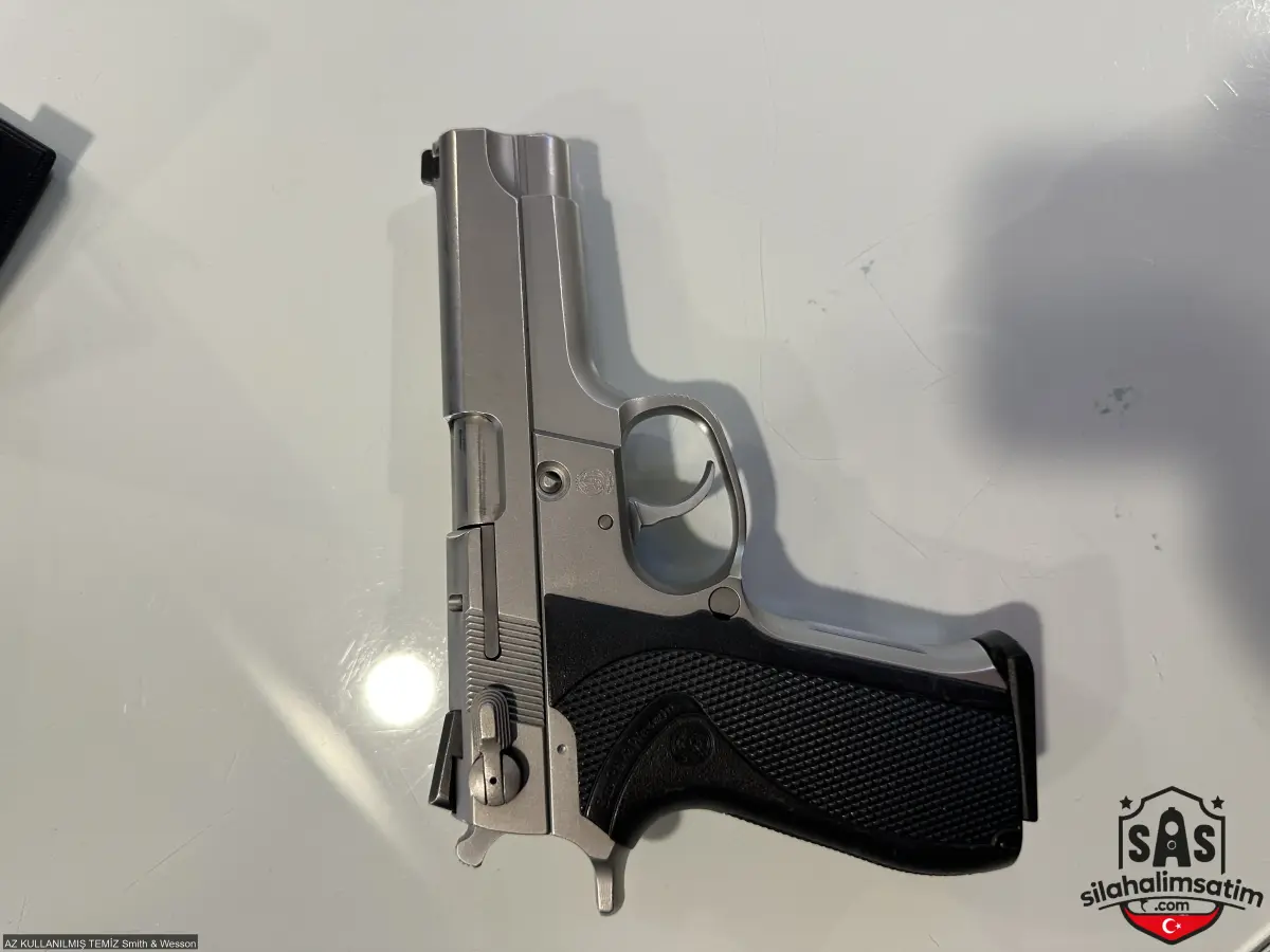 AZ KULLANILMIŞ TEMİZ Smith & Wesson - 2