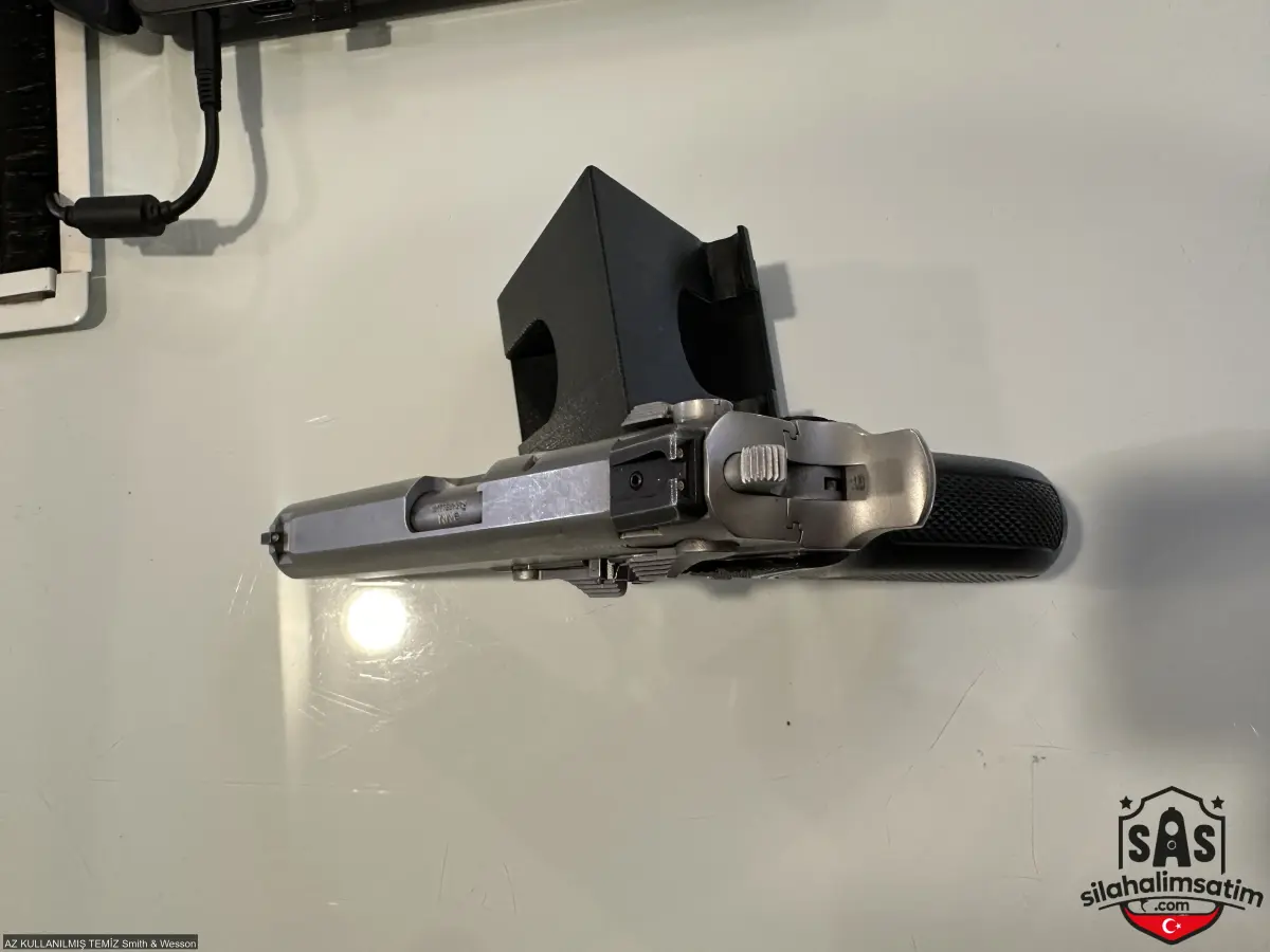 AZ KULLANILMIŞ TEMİZ Smith & Wesson - 3
