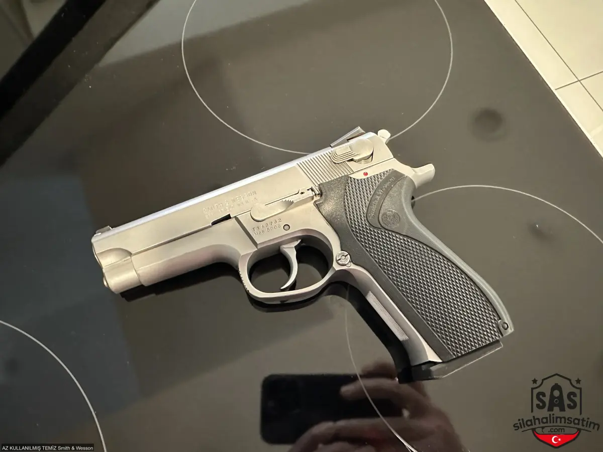 AZ KULLANILMIŞ TEMİZ Smith & Wesson - 4