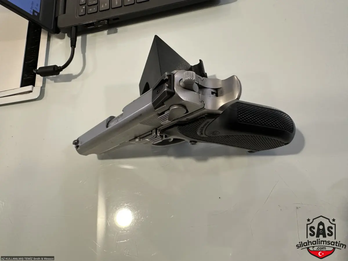 AZ KULLANILMIŞ TEMİZ Smith & Wesson - 5