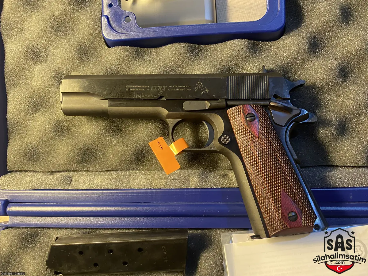 Colt 1911 Classic  - 3